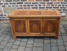 Modern oak coffer L 118 cm D 48 cm H 66 cm