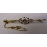 15ct gold and amethyst brooch L 5.5 cm weight 3.05 g