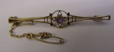 15ct gold and amethyst brooch L 5.5 cm weight 3.05 g