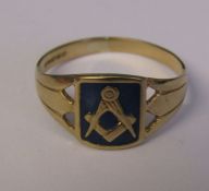 9ct gold and blue enamel gents Masonic ring size S weight 2.17 g