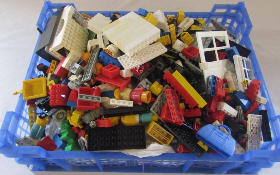 Quantity of vintage Lego etc