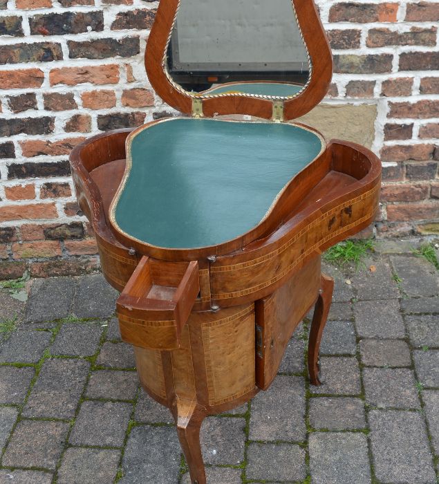 Unusual Continental late 19th / early 20th century inlaid vanity unit / dressing table with lift - Image 2 of 4