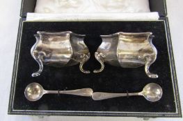 Cased pair of silver salts with green glass linings and spoons Sheffield 1906 weight (without