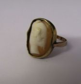 9ct gold cameo ring size L/M, total weight 2.53 g