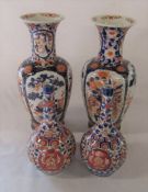 2 pairs of Imari vases H 21 cm and 30.5 cm (one with hairline crack to base)