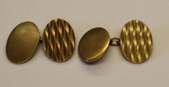 Pair of 9ct gold cufflinks with engine turned decoration 6.1g