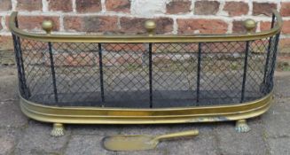 Late 19th/early 20th century brass fender with paw feet (L95cm) & a crumb tray