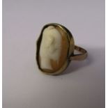 9ct gold cameo ring size L/M, total weight 2.53 g