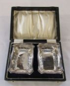 Cased pair of silver bonbon dishes 8.5 cm x 6 cm, weight 1.40 ozt Birmingham 1928