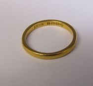 22ct gold band ring, size J/K weight  2.3 g