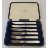 Cased set of Walker & Hall silver and mother of pearl butter knives, Sheffield 1918