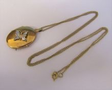 9ct gold locket with butterfly motif  (locket size 2.5 cm x 1.5 cm) on a 9ct gold chain, total