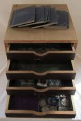 Wooden coin collectors cabinet H 29 cm, L 39 cm, D 43.5 cm containing assorted pre decimal and