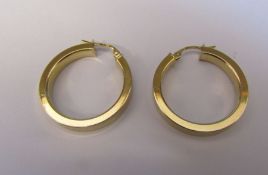 Pair of 9ct gold hoop earrings H 2.5 cm weight 3.9 g