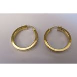 Pair of 9ct gold hoop earrings H 2.5 cm weight 3.9 g
