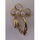 Chinese 18K gold and pearl brooch, total weight 6.90 g 5.5 cm x 3.5 cm