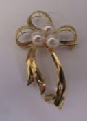 Chinese 18K gold and pearl brooch, total weight 6.90 g 5.5 cm x 3.5 cm