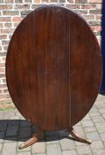 Mahogany oval loo table 133 cm x 99 cm