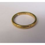 22ct gold band ring, size J/K weight 3.1 g