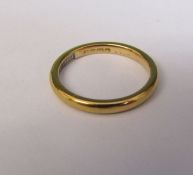 22ct gold band ring, size J/K weight 3.1 g