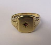 9ct gold signet ring with garnet accent size V/W weight 6.7 g