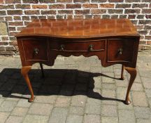 Early 20th century reproduction Georgian serpentine front low boy in mahogany L 106 cm