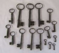 Various old keys (largest 12 cm)