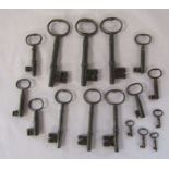 Various old keys (largest 12 cm)