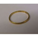 22ct gold band ring weight 1.3 g (mis-shaped) size M