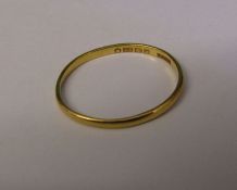 22ct gold band ring weight 1.3 g (mis-shaped) size M