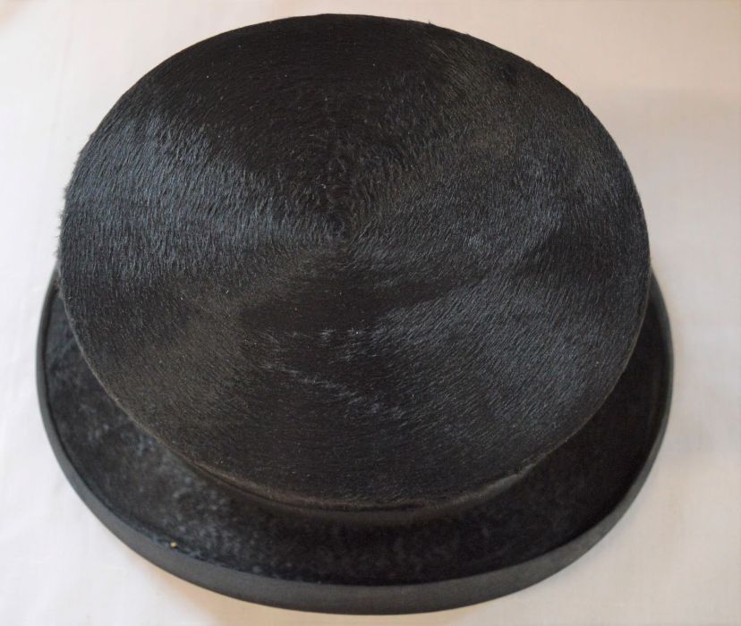 Dunn & Co top hat (approx 22 inches) & a vintage red telephone - Image 2 of 3