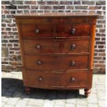 Victorian bow fronted chest of drawers on turned feet H 128 cm L 109 cm