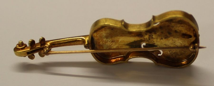 18k hand made violin brooch, 6cm diameter, 13.3g - Image 2 of 2