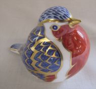 Royal Crown Derby 'robin' paperweight with gold stopper