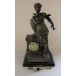 Large French figural mantel clock, brass plaque 'Taendelei' H 56 cm L 29 cm D 22 cm