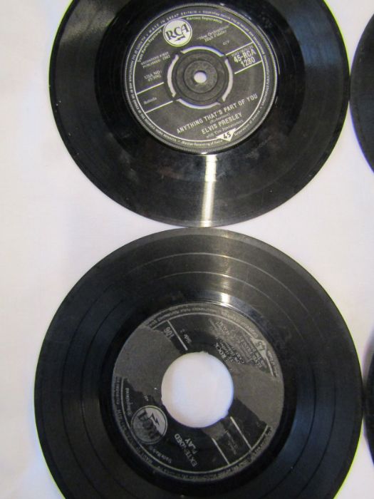 Mixed vinyl LP records - see photo sheet but to include Elvis Presley singles, Bob Dylan, Rolling - Image 6 of 7