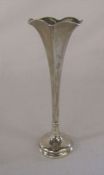 Silver trumpet specimen vase with weighted base H 18 cm Birmingham 1904