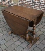 Reproduction Georgian oak gateleg table L 150 cm W 92 cm H 77 cm