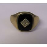 9ct gold black onyx signet ring, size R, weight 3.9 g