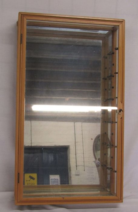 Glass Display cabinet with mirrored back, 6 shelves - H 76cm x W44cm x D15cm - Image 2 of 6