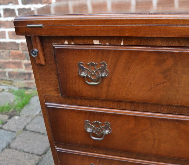 Reproduction Georgian gentleman's / bachelors chest of drawers with fold over top - Image 2 of 3