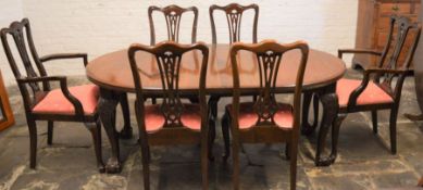 Early 20th century wind out mahogany dining table with 2 leaves extending to 178cm by 106cm with 6