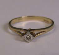 9ct gold diamond solitaire ring, illusion set, size N, weight 1.2 g