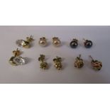 5 pairs of 9ct gold earrings inc pearls
