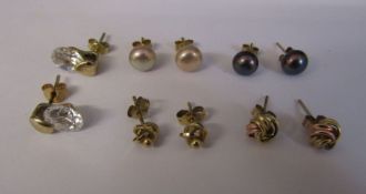 5 pairs of 9ct gold earrings inc pearls