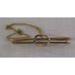 9ct gold bar brooch with safety chain L 4.5 cm weight 1.6 g