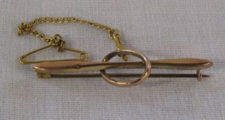 9ct gold bar brooch with safety chain L 4.5 cm weight 1.6 g