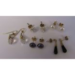 5 pairs of assorted 9ct gold earrings