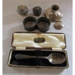 Various items of silver inc cased teaspoon Sheffield 1929 weight 0.73 ozt, 2 silver napkin rings 0.