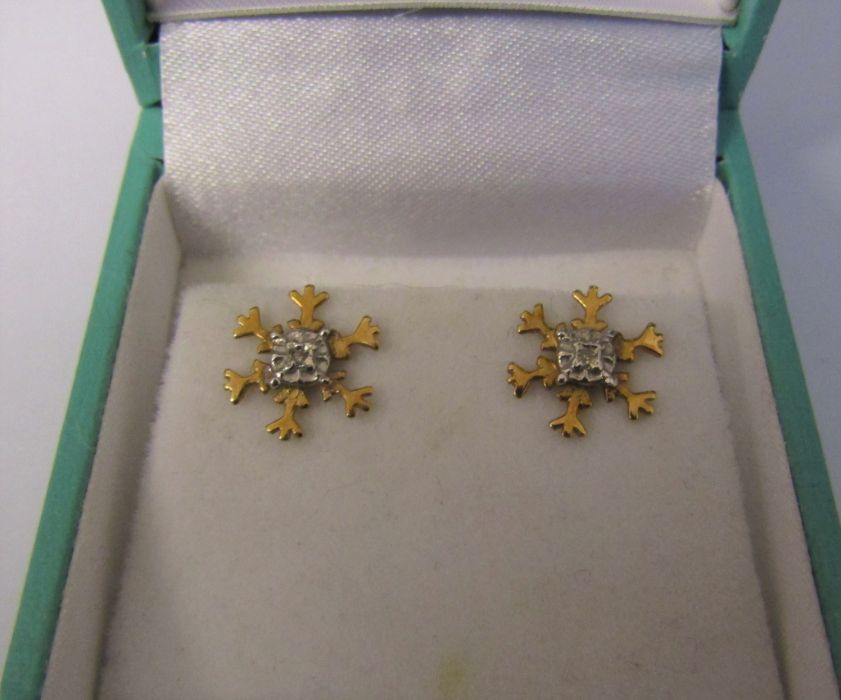 Pair of 9ct gold snowflake earrings with diamond accents, weight 0.8 g D 10 mm